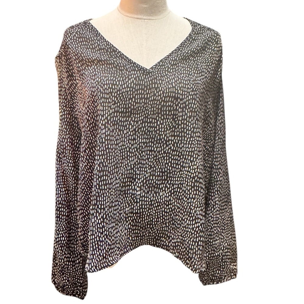 Anthropologie Everly‎ Smocked shoulder black/tan dot v-neck l/sleeve blouse med.